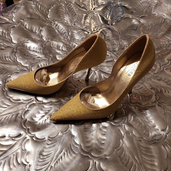 Guess heels with leather bottoms ,heels have some slight imperfections,size7&1/2 - Picture 4 of 9